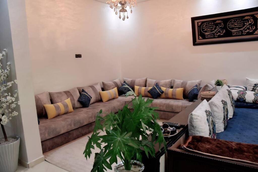Appartement Azurite - Traditionnel & Spacieux Fez Esterno foto